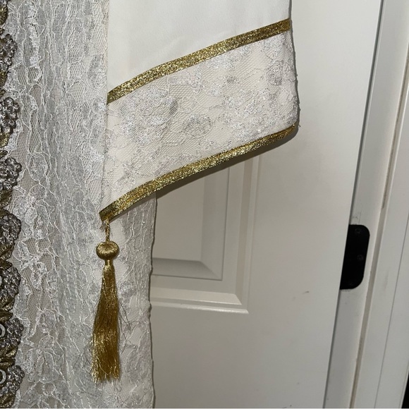 Elegant Morrocan, kaftan gown, white embroidered with gold, trim, dress and vest - Picture 4 of 14